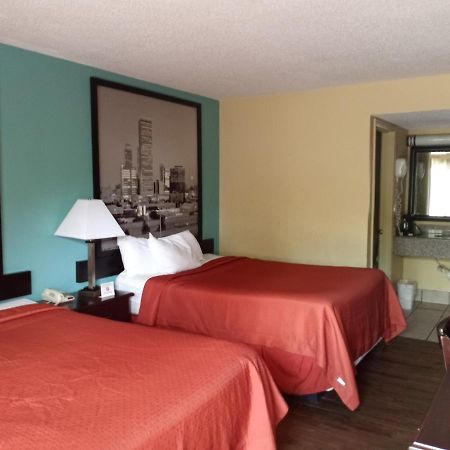 Super 8 By Wyndham Tulsa Hotel Exterior photo