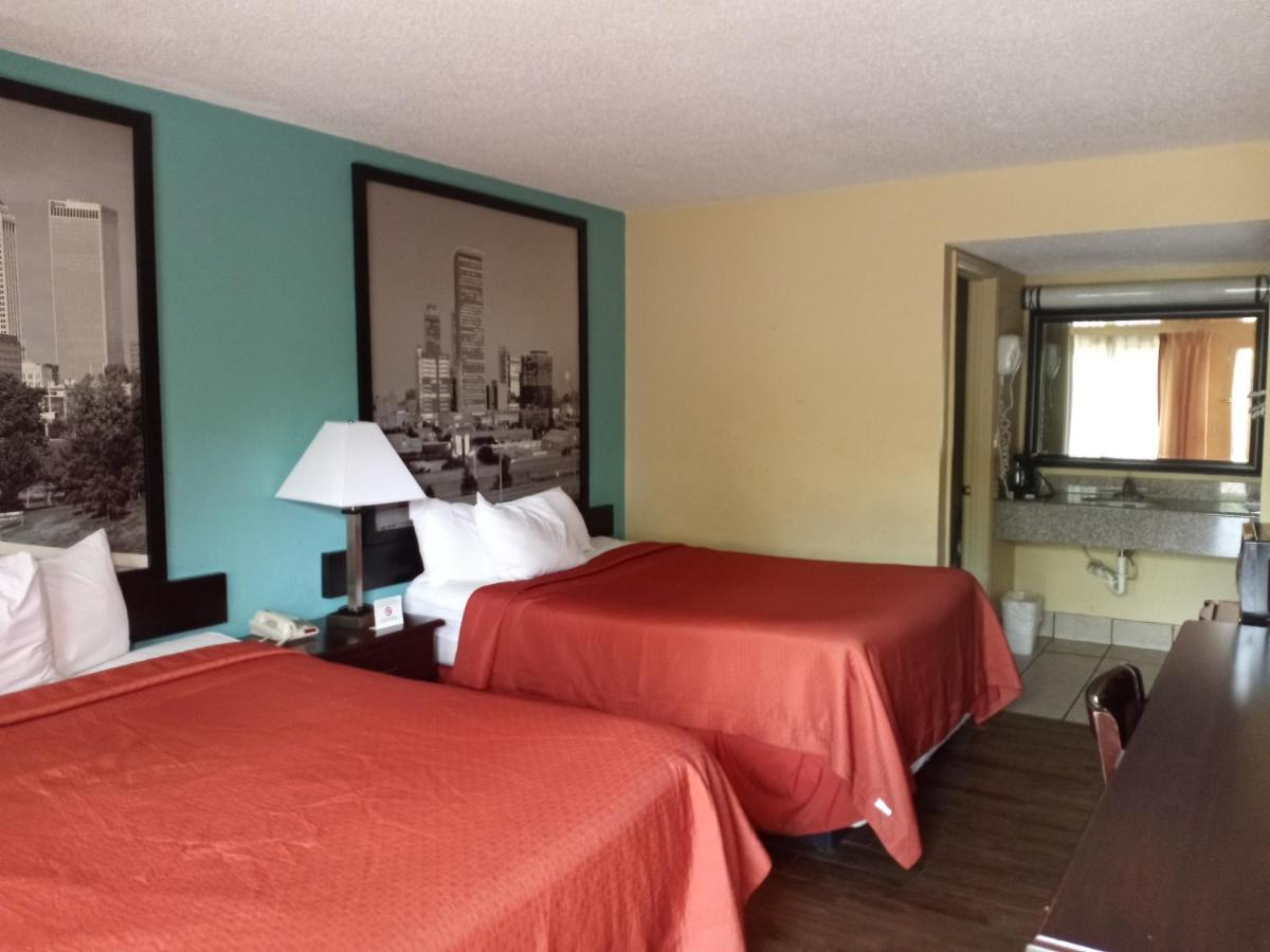 Super 8 By Wyndham Tulsa Hotel Exterior photo