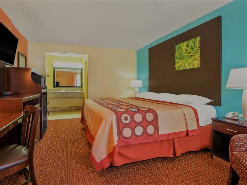 Super 8 By Wyndham Tulsa Hotel Exterior photo