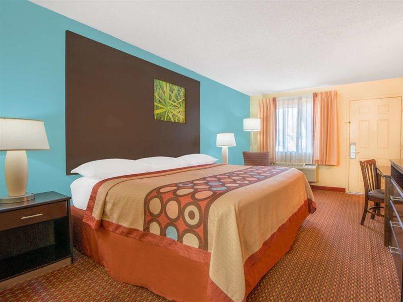 Super 8 By Wyndham Tulsa Hotel Exterior photo