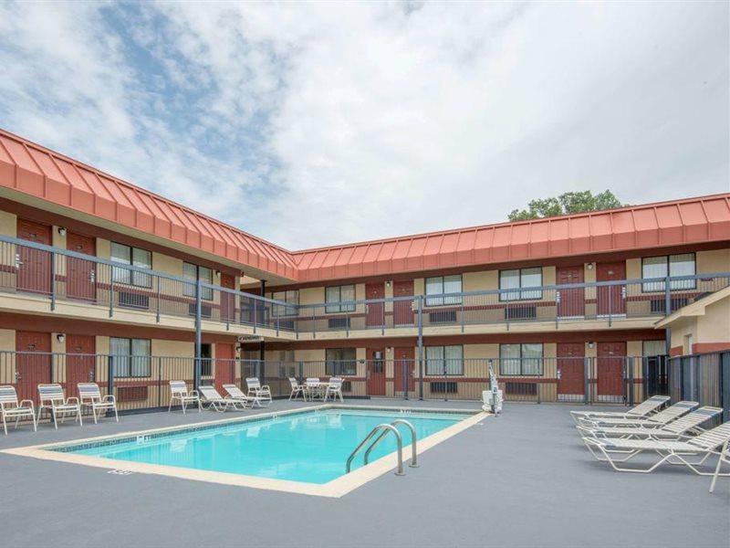 Super 8 By Wyndham Tulsa Hotel Exterior photo