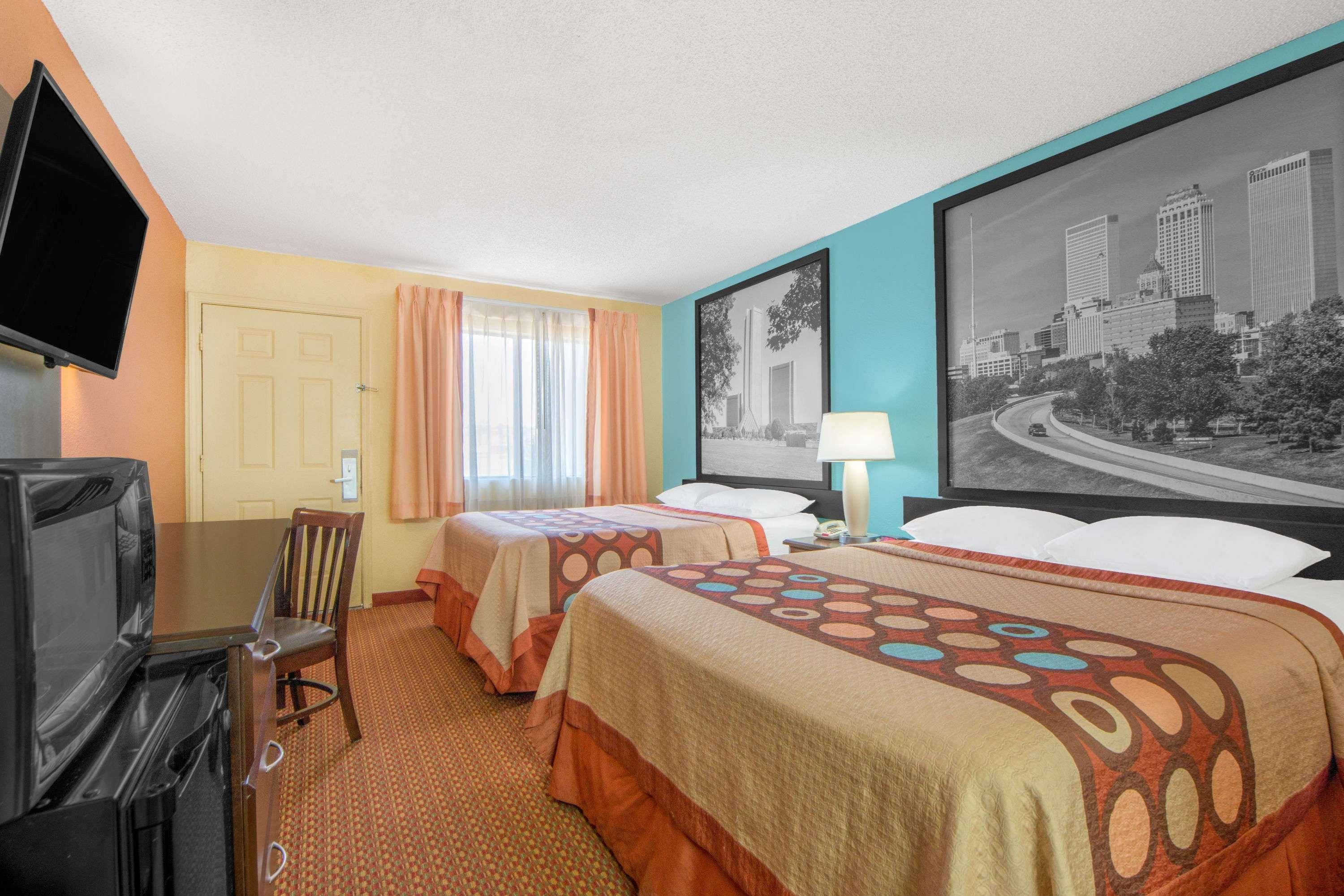 Super 8 By Wyndham Tulsa Hotel Exterior photo