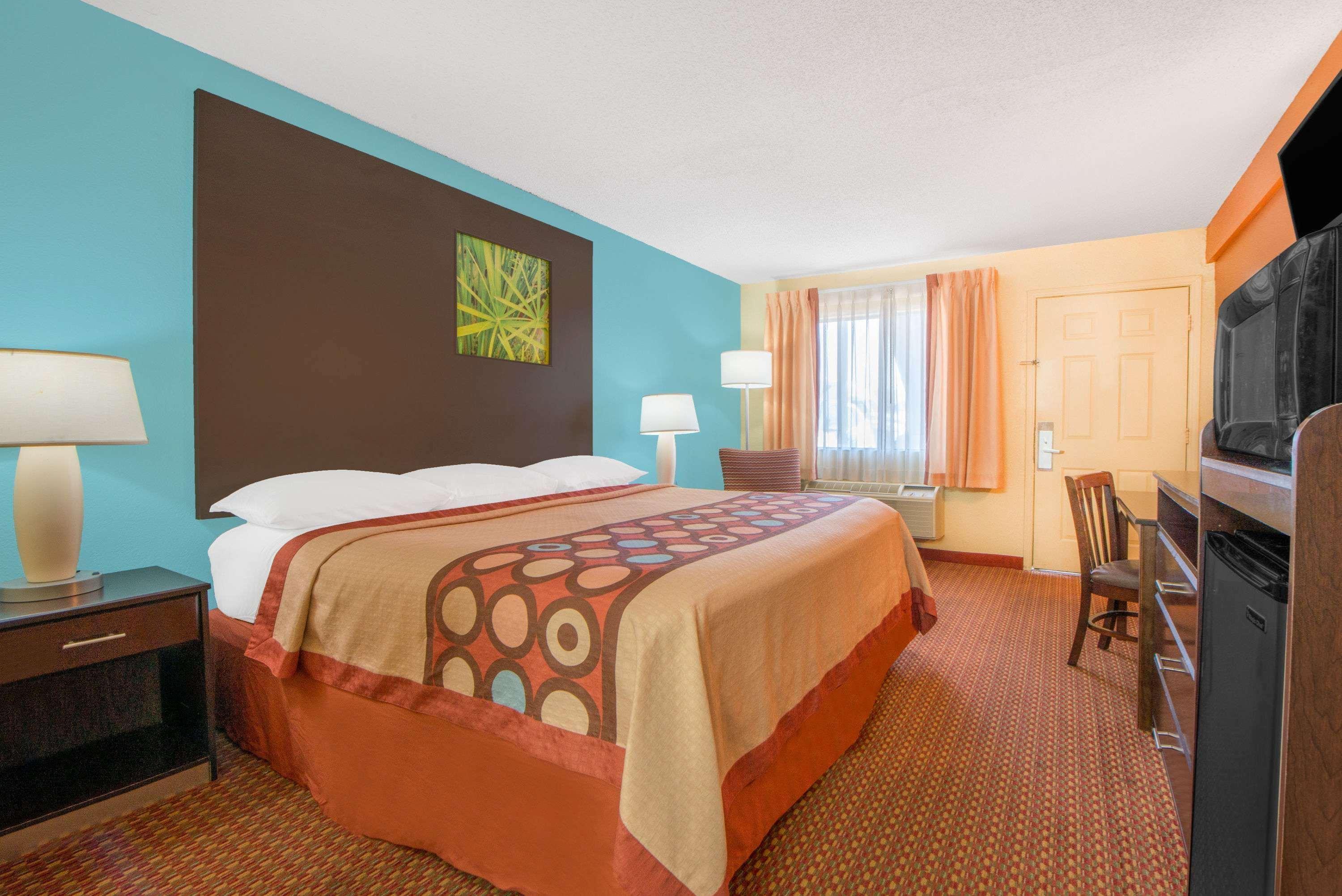 Super 8 By Wyndham Tulsa Hotel Exterior photo