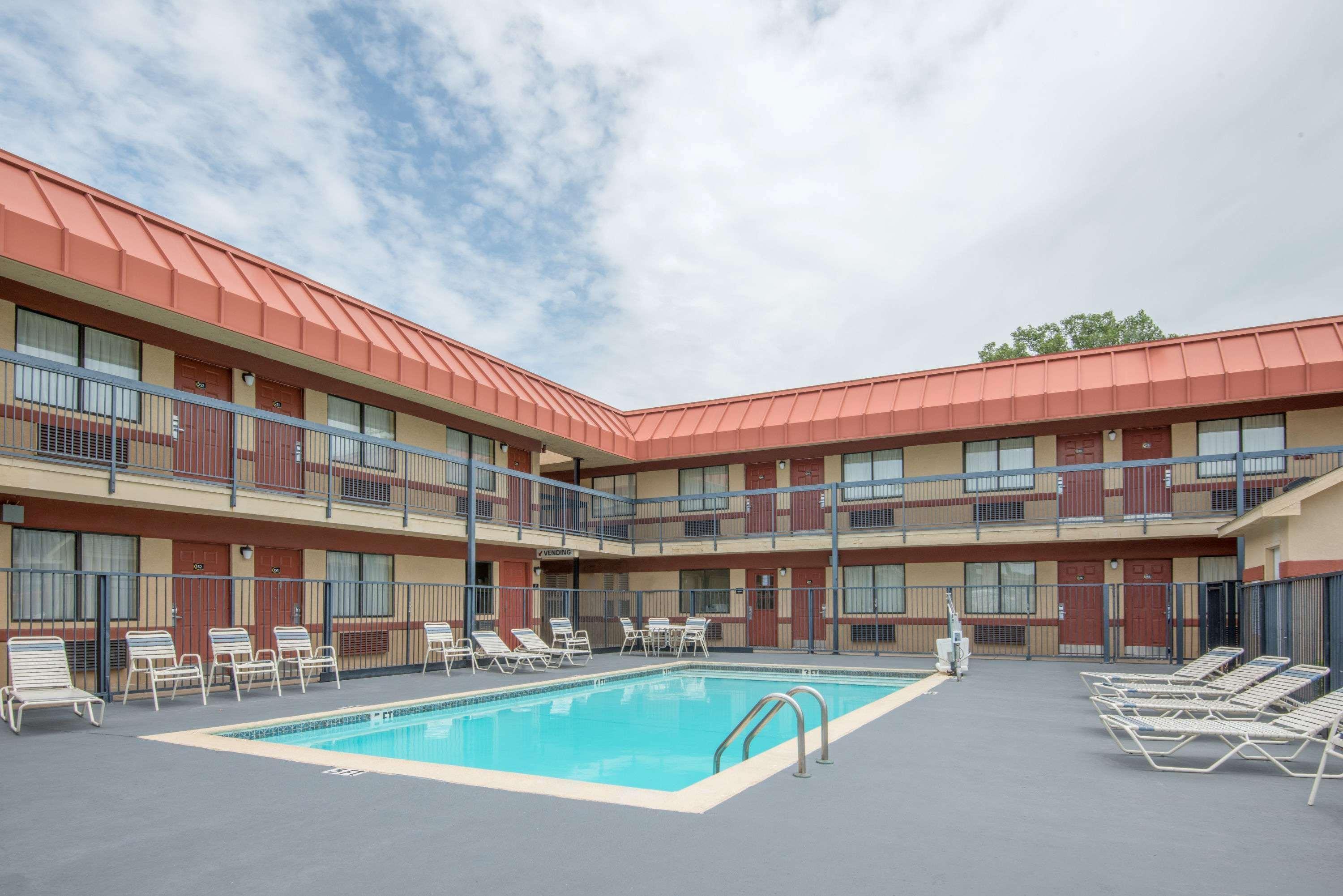 Super 8 By Wyndham Tulsa Hotel Exterior photo