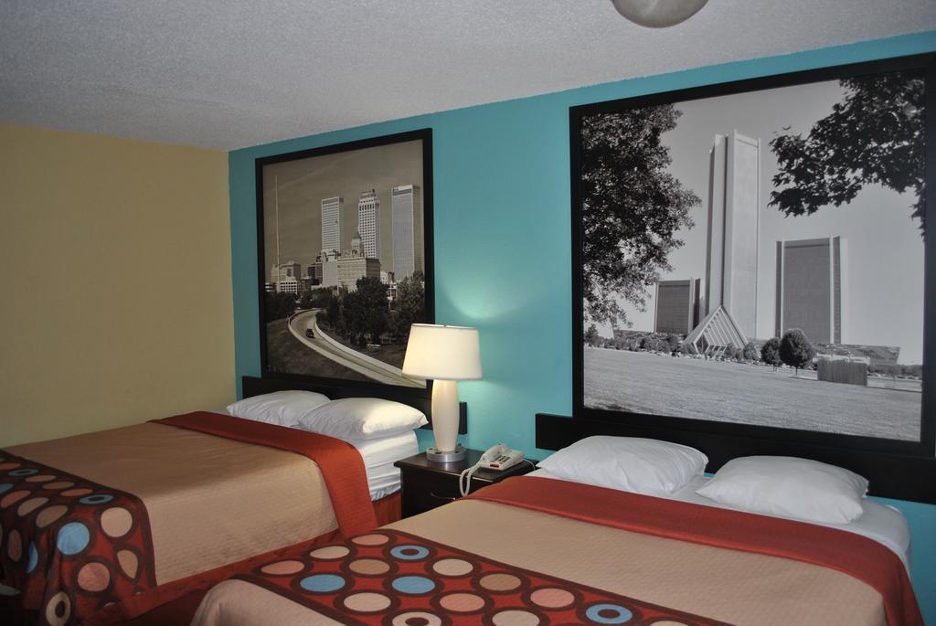 Super 8 By Wyndham Tulsa Hotel Room photo