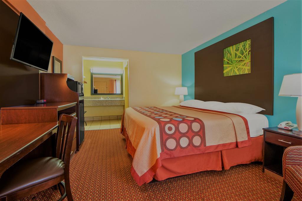 Super 8 By Wyndham Tulsa Hotel Exterior photo