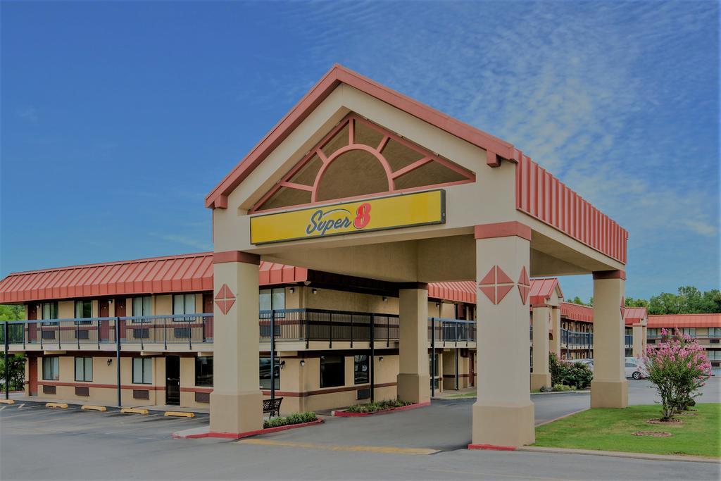 Super 8 By Wyndham Tulsa Hotel Exterior photo